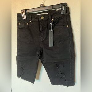 TRACTR Women 4/27 Mid-Rise Bermuda Slim-Fit Raw Hem Shorts Black